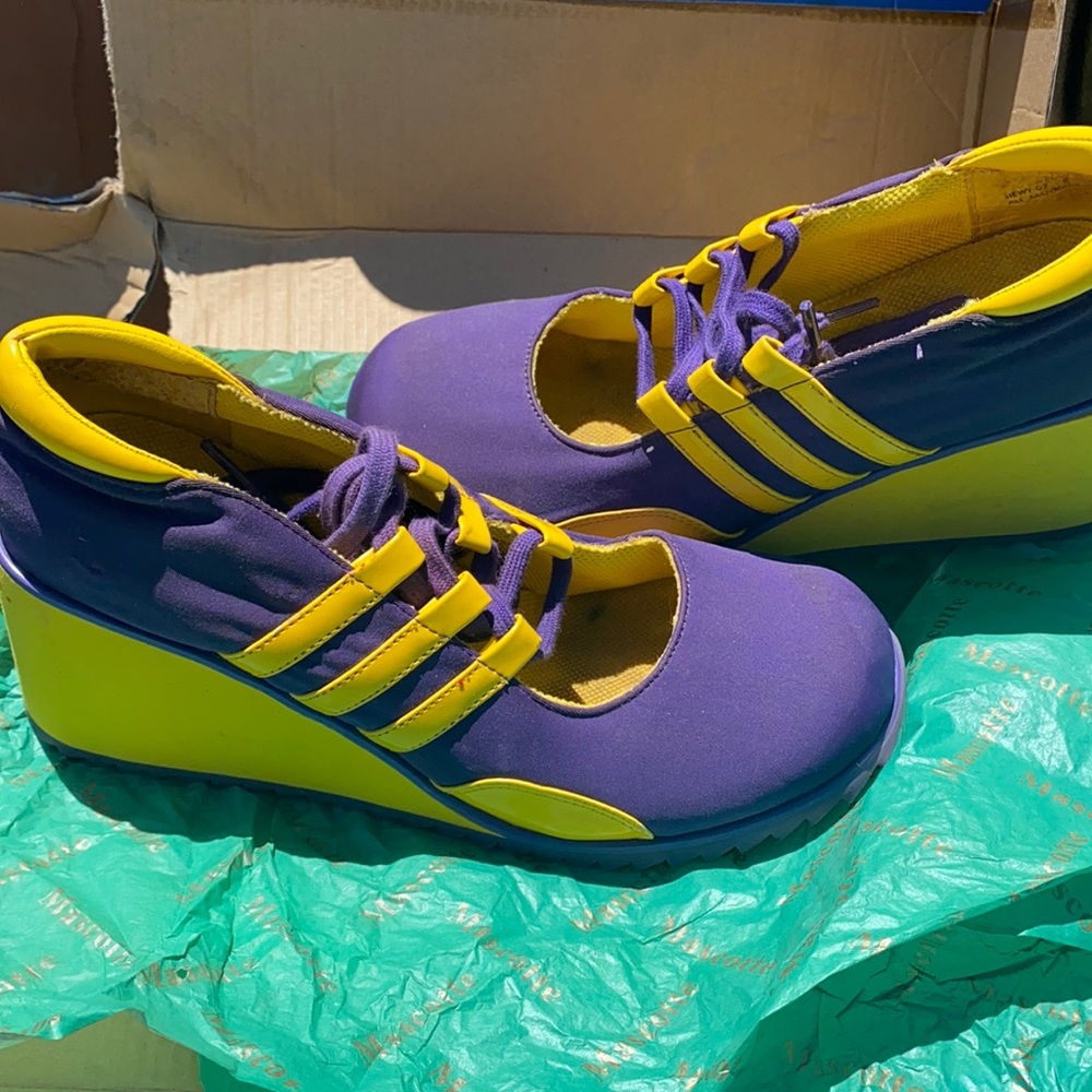 Bertinni  LA Laker color wedge heels